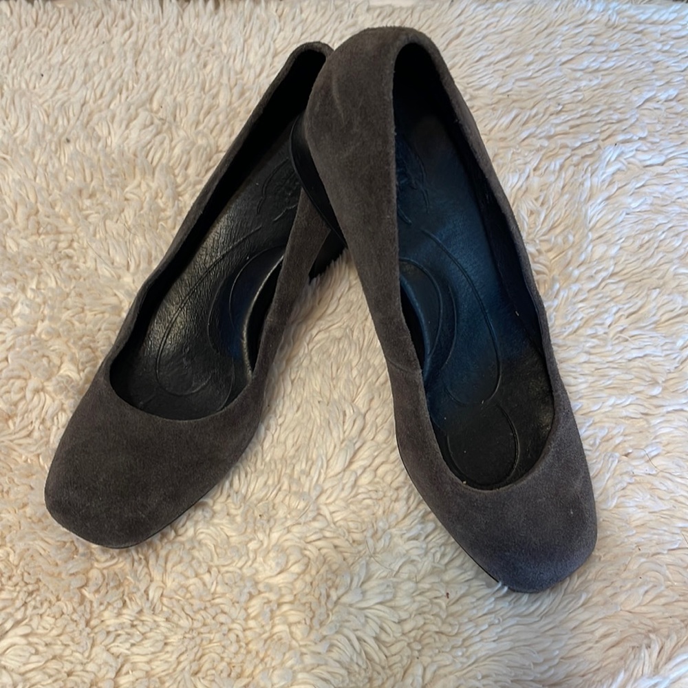 Born never worn dark grey suede pumps
